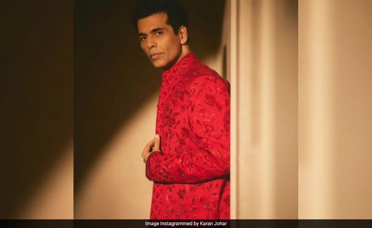 अपने अकेलेपन के बारे में करण जौहर की LOL पोस्ट: "मैं एक चट्टान पर खड़ा हुआ और चिल्लाया..."