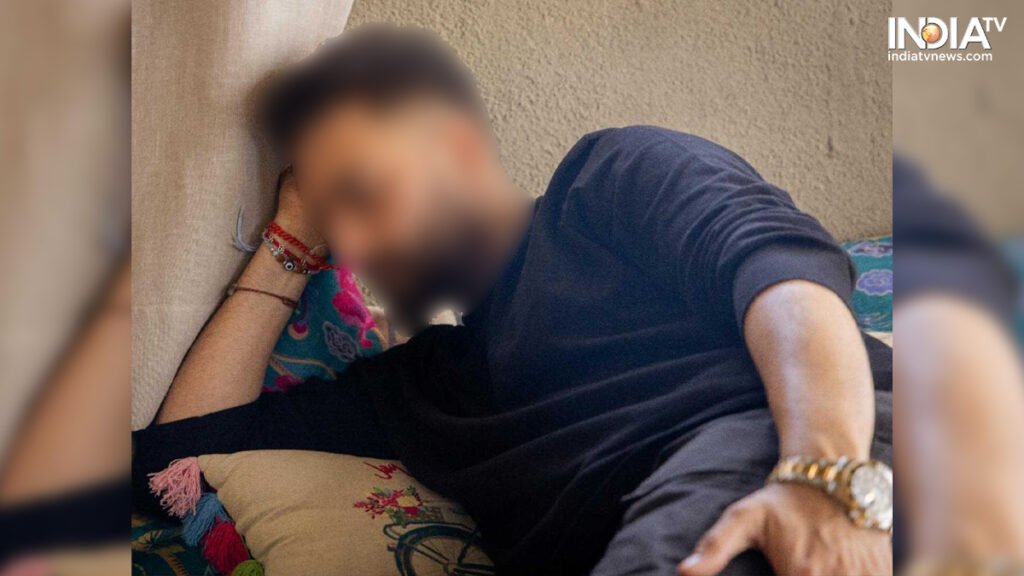 इस गायक ने खुलासा किया कि स्वर संबंधी पक्षाघात के कारण दो साल पहले उसने अपनी आवाज पूरी तरह खो दी थी इस गायक ने खुलासा किया कि स्वर संबंधी पक्षाघात के कारण दो साल पहले उसने अपनी आवाज पूरी तरह खो दी थी