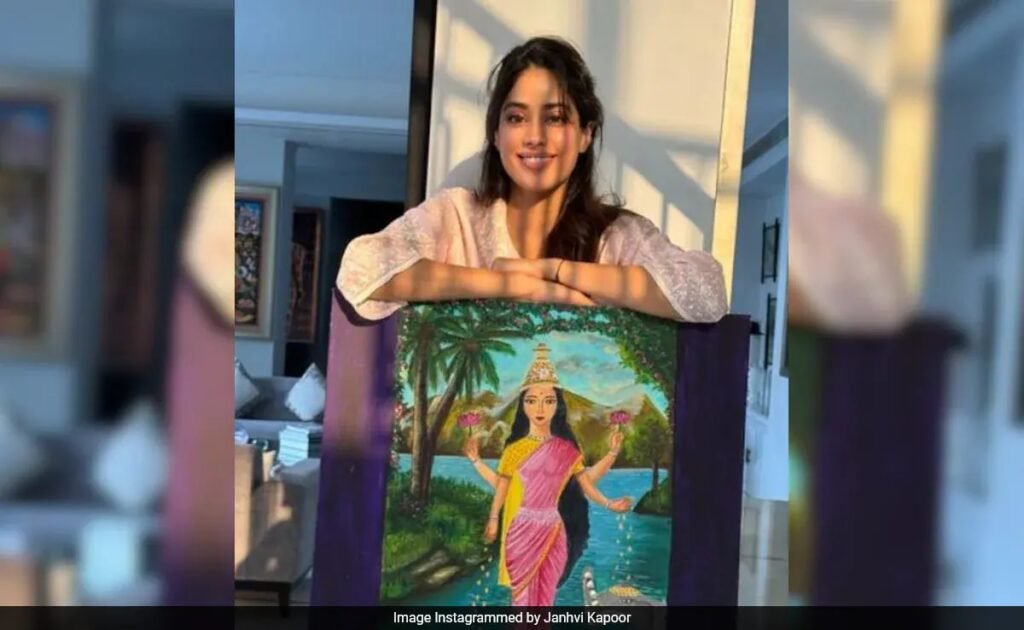 जान्हवी कपूर अपनी पेंटिंग्स के साथ पोज़ देती हैं क्योंकि बोनी कपूर “उन्हें अपने मित्र समूहों को अग्रेषित करना चाहते हैं” जान्हवी कपूर अपनी पेंटिंग्स के साथ पोज़ देती हैं क्योंकि बोनी कपूर "उन्हें अपने मित्र समूहों को अग्रेषित करना चाहते हैं"