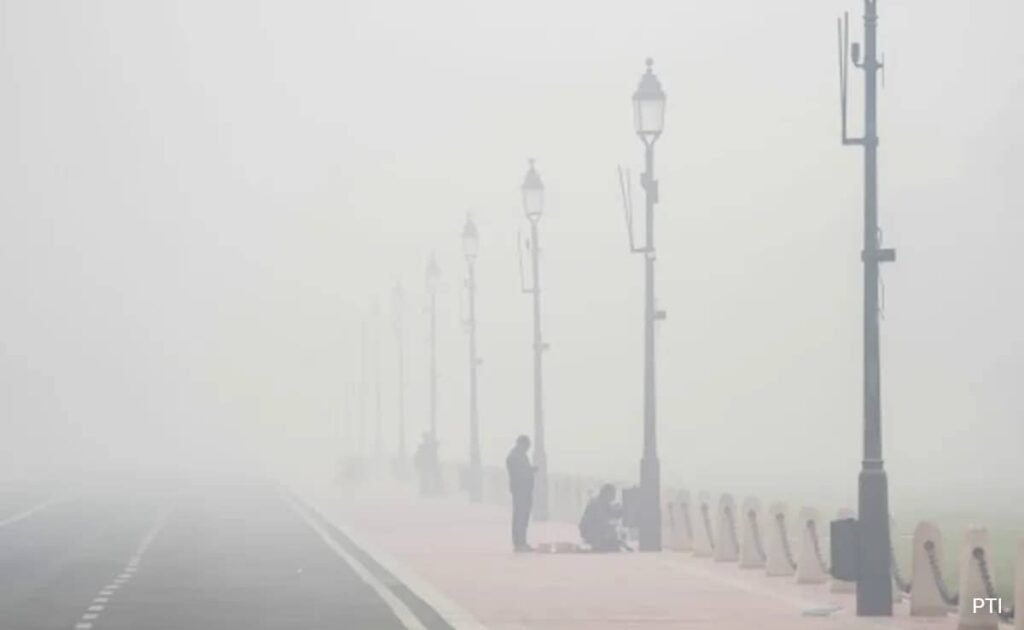 दिल्ली प्रदूषण लाइव: शीर्ष अदालत ने दिल्ली सरकार से कहा, ''हमें सूचित किए बिना प्रतिबंधों में ढील न दें।''