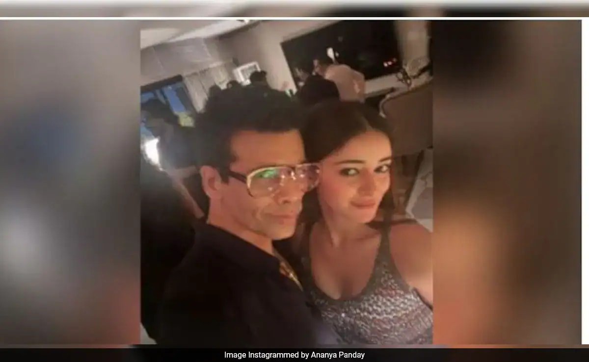 यह पूछे जाने पर कि क्या करण जौहर उनकी रक्षा करते हैं, अनन्या पांडे ने कहा, "वह चाहते हैं कि हम वास्तविक दुनिया में रहें"