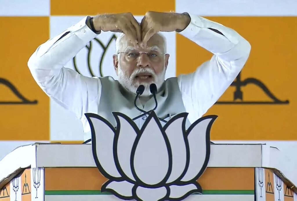 वायुसेना के विमान में तकनीकी खराबी आने के बाद पीएम मोदी दूसरे विमान से देवघर से दिल्ली के लिए रवाना हो गए वायुसेना के विमान में तकनीकी खराबी आने के बाद पीएम मोदी दूसरे विमान से देवघर से दिल्ली के लिए रवाना हो गए