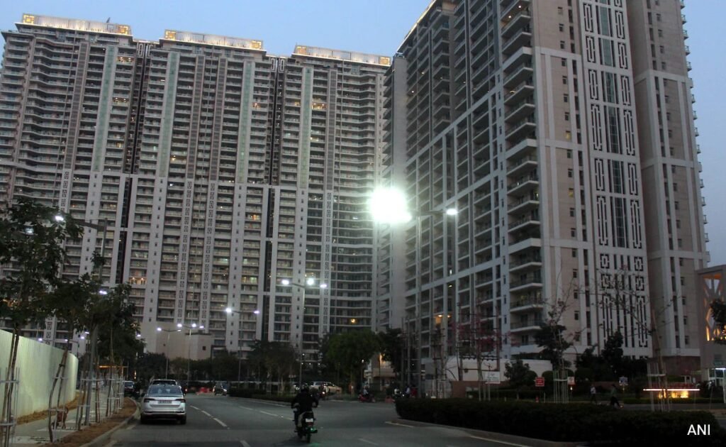 उन्होंने गुरुग्राम में अपने सपनों के घर पर 4 करोड़ रुपये खर्च किए, लेकिन बुनियादी सुविधाओं का अभाव है