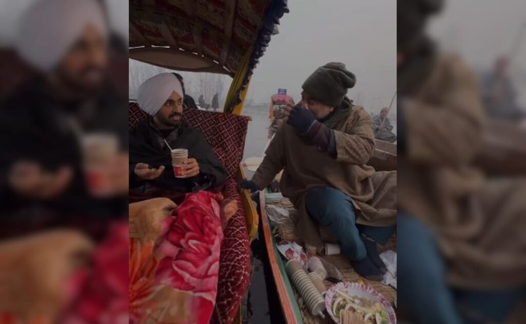 कश्मीर में, दिलजीत दोसांझ ने गर्म कहवा पीया, डल झील पर शिकारे की सवारी की। घड़ी कश्मीर में, दिलजीत दोसांझ ने गर्म कहवा पीया, डल झील पर शिकारे की सवारी की। घड़ी