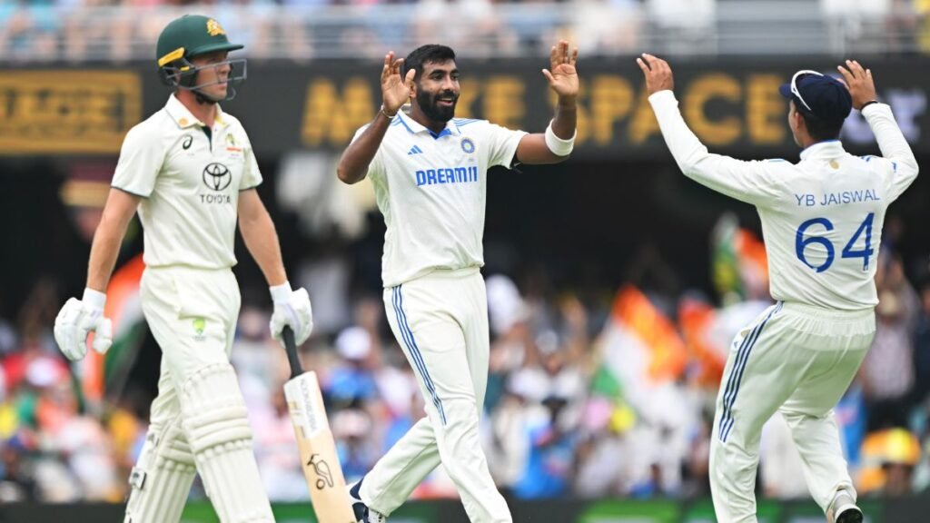 गाबा टेस्ट के दूसरे दिन की शुरुआत में ही ऑस्ट्रेलिया को परेशान करने के लिए जसप्रित बुमरा ने ख्वाजा, मैकस्वीनी की त्वरित मदद की | घड़ी गाबा टेस्ट के दूसरे दिन की शुरुआत में ही ऑस्ट्रेलिया को परेशान करने के लिए जसप्रित बुमरा ने ख्वाजा, मैकस्वीनी की त्वरित मदद की | घड़ी