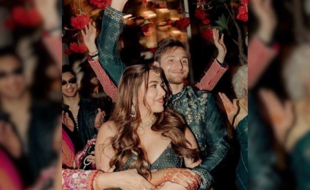 देखें: अनुराग कश्यप ने बेटी आलिया के साथ जमकर डांस किया मेहंदी देखें: अनुराग कश्यप ने बेटी आलिया के साथ जमकर डांस किया मेहंदी