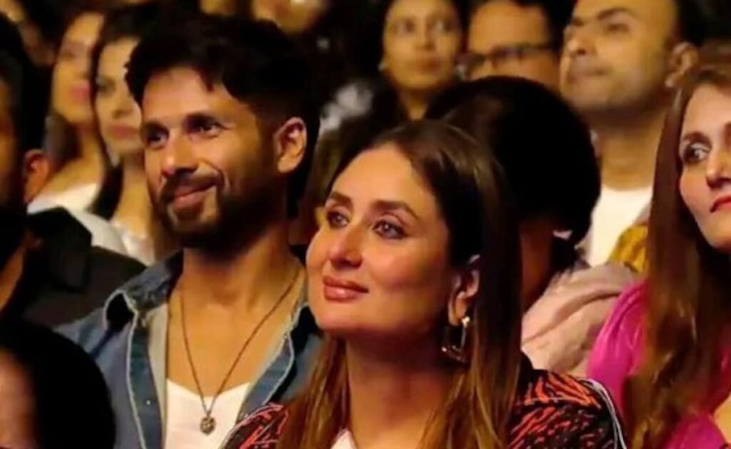 प्रहार दे मेट (अगेन): करीना कपूर और शाहिद कपूर की उनके बच्चों के स्कूल फंक्शन से वायरल तस्वीर प्रहार दे मेट (अगेन): करीना कपूर और शाहिद कपूर की उनके बच्चों के स्कूल फंक्शन से वायरल तस्वीर