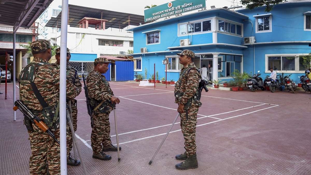 'बेहद खेदजनक': अगरतला में बांग्लादेश मिशन के परिसर में प्रदर्शनकारियों के घुसने पर भारत