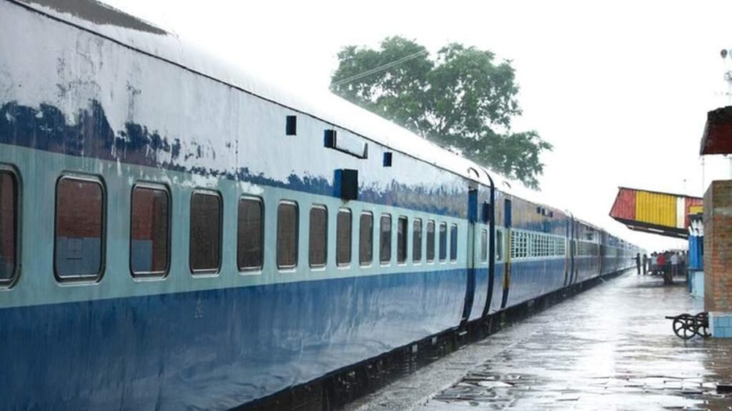महाकुंभ मेला 2025 के लिए मुफ्त ट्रेन यात्रा? | ये है भारतीय रेलवे ने क्या कहा