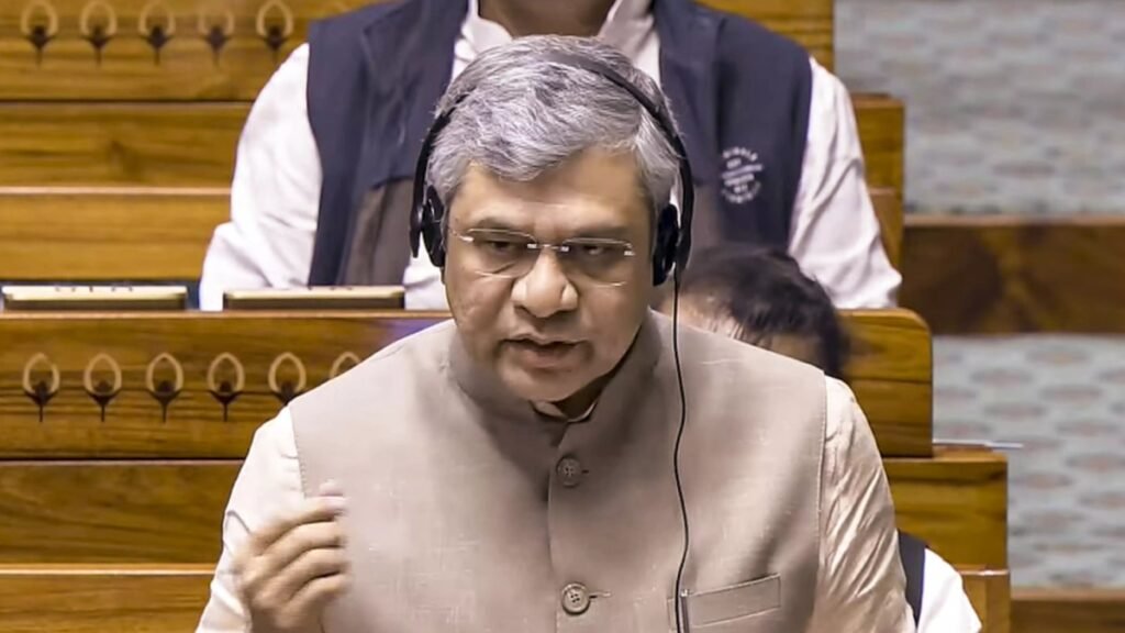 लोकसभा ने रेलवे संशोधन विधेयक पारित किया, अश्विनी वैष्णव ने आश्वासन दिया कि इससे निजीकरण नहीं होगा लोकसभा ने रेलवे संशोधन विधेयक पारित किया, अश्विनी वैष्णव ने आश्वासन दिया कि इससे निजीकरण नहीं होगा