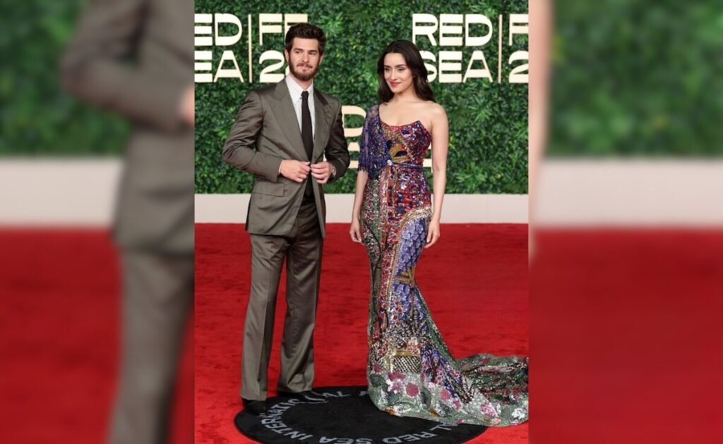 श्रद्धा कपूर ने रेड सी फेस्टिवल में एंड्रयू गारफील्ड से मुलाकात की। इंटरनेट सोचता है कि यह “एआई जनित” है श्रद्धा कपूर ने रेड सी फेस्टिवल में एंड्रयू गारफील्ड से मुलाकात की। इंटरनेट सोचता है कि यह "एआई जनित" है