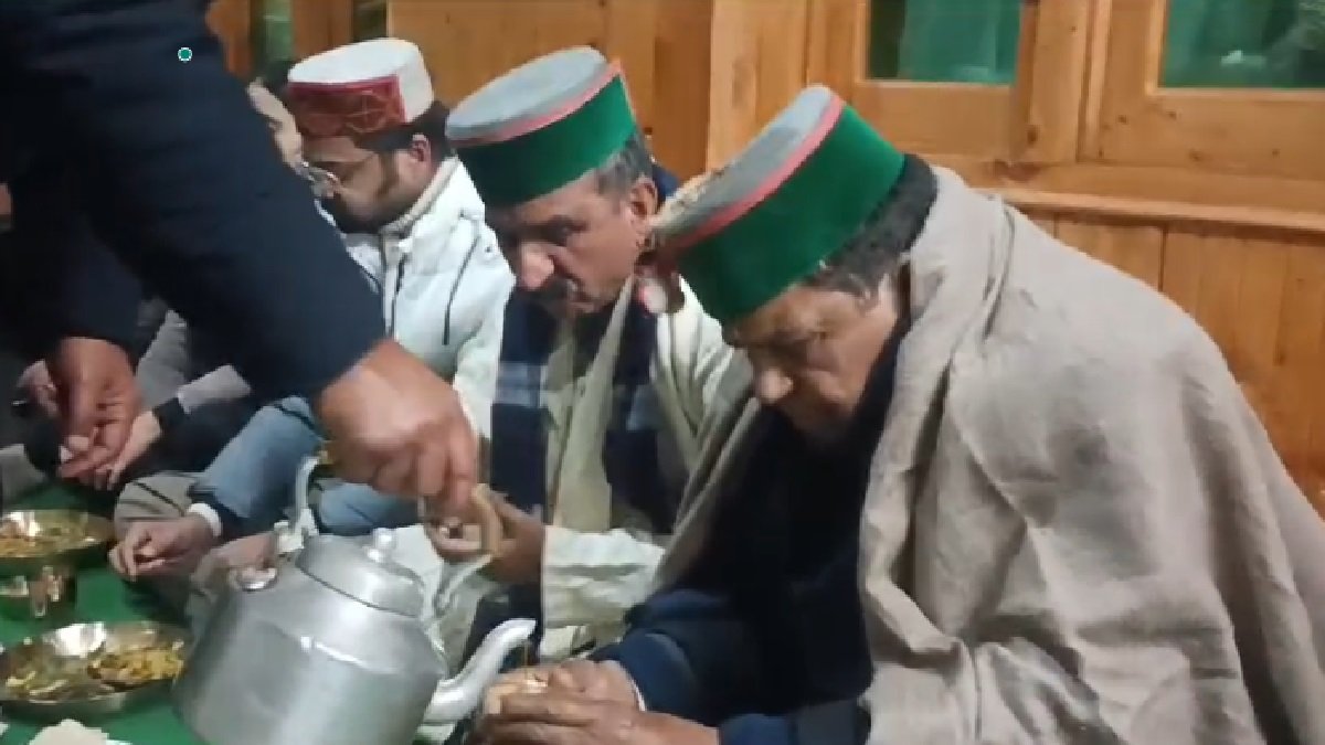 हिमाचल के मुख्यमंत्री सुक्खू ने मेनू में कानूनी रूप से संरक्षित प्रजाति 'जंगली चिकन' के साथ कार्यक्रम में भाग लिया, जिससे विवाद शुरू हो गया