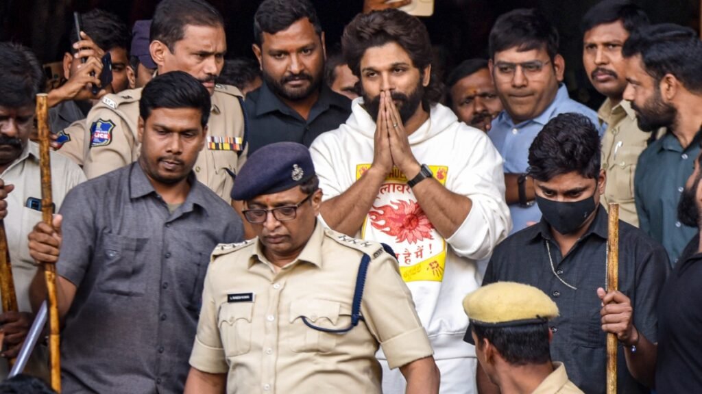 हैदराबाद में प्रशंसकों के विरोध प्रदर्शन के बाद अल्लू अर्जुन को जेल से रिहा कर दिया गया
