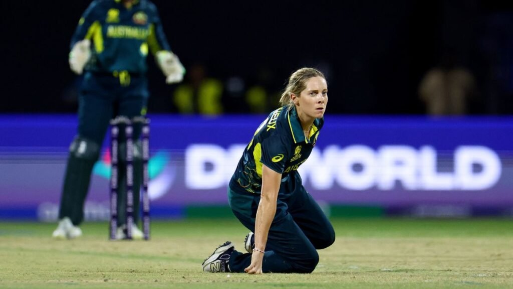 WPL 2025: घुटने की चोट के कारण बाहर हुईं आरसीबी की सोफी मोलिनेक्स, रिप्लेसमेंट नामित WPL 2025: घुटने की चोट के कारण बाहर हुईं आरसीबी की सोफी मोलिनेक्स, रिप्लेसमेंट नामित