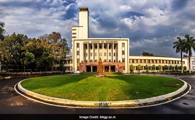 आईआईटी खड़गपुर तृतीय वर्ष के छात्र को माता-पिता ने हॉस्टल के कमरे में लटका हुआ पाया