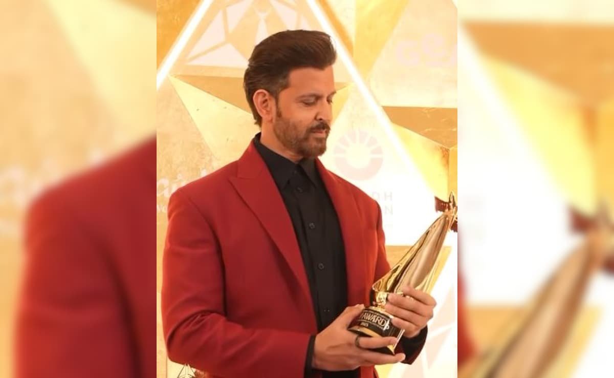 ऋतिक रोशन ने मॉर्गन फ्रीमैन, मैथ्यू मैककोनाघी के साथ जॉय अवार्ड्स में 2025 में सम्मानित किया