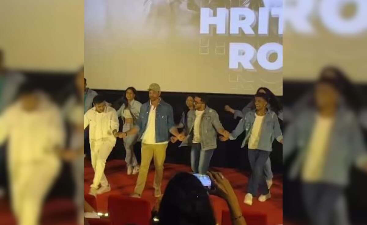 कहो ना...प्यार है पुनः रिलीज़: ऋतिक रोशन ने थिएटर में प्रशंसकों के साथ फिल्म के शीर्षक गीत पर नृत्य किया