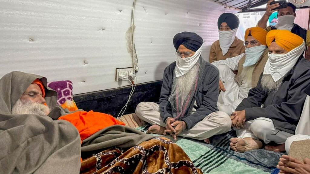 किसानों का विरोध: SC ने स्पष्ट किया कि दल्लेवाल को अस्पताल में भर्ती कराने का उसका आदेश उनका अनशन तोड़ने के लिए नहीं था किसानों का विरोध: SC ने स्पष्ट किया कि दल्लेवाल को अस्पताल में भर्ती कराने का उसका आदेश उनका अनशन तोड़ने के लिए नहीं था