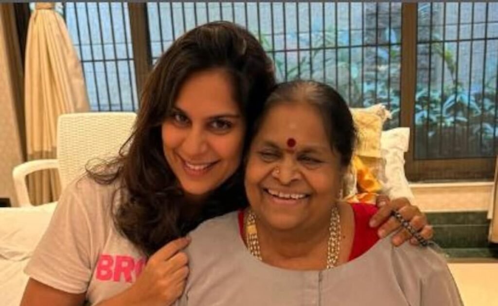 चिरंजीवी ने राम चरण और उपासना के साथ माँ का जन्मदिन मनाया चिरंजीवी ने राम चरण और उपासना के साथ माँ का जन्मदिन मनाया