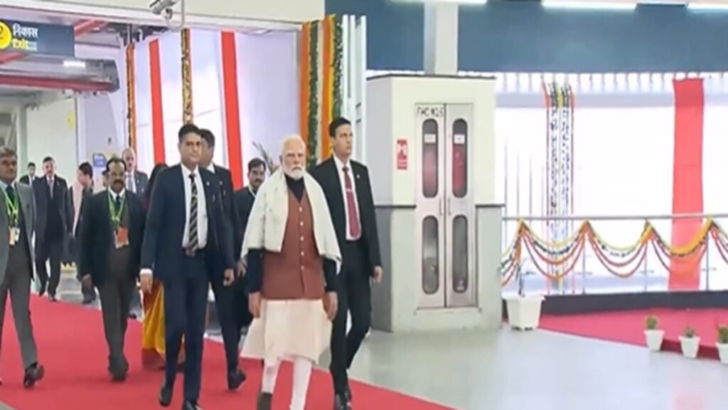 पीएम मोदी ने दिल्ली में 12,000 करोड़ रुपये से अधिक की कई विकास परियोजनाओं की शुरुआत की पीएम मोदी ने दिल्ली में 12,000 करोड़ रुपये से अधिक की कई विकास परियोजनाओं की शुरुआत की