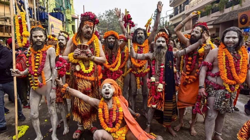 महाकुंभ अमृत स्नान: नागा साधु पहले पवित्र स्नान क्यों करते हैं, अन्य श्रद्धालु नहीं? जानिए कारण महाकुंभ अमृत स्नान: नागा साधु पहले पवित्र स्नान क्यों करते हैं, अन्य श्रद्धालु नहीं? जानिए कारण