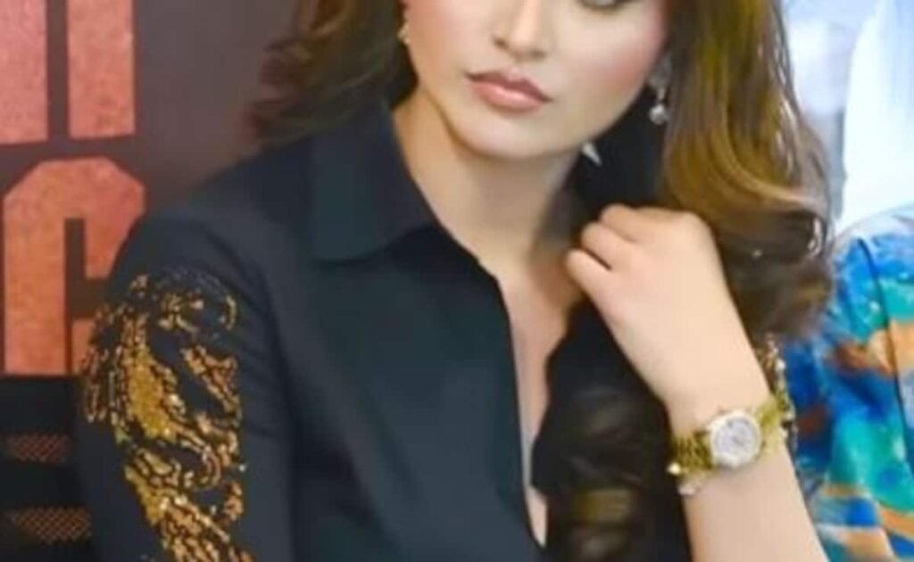 सैफ अली खान पर हमले के बारे में बात करते हुए डायमंड घड़ी दिखाने पर ट्रोल हुईं उर्वशी रौतेला सैफ अली खान पर हमले के बारे में बात करते हुए डायमंड घड़ी दिखाने पर ट्रोल हुईं उर्वशी रौतेला
