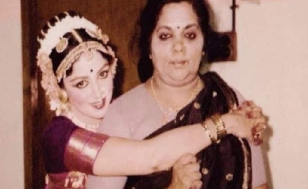 हेमा मालिनी ने मां की जयंती पर थ्रोबैक गोल्ड साझा किया: "उन्होंने मुझे वही बनाया जो मैं हूं"