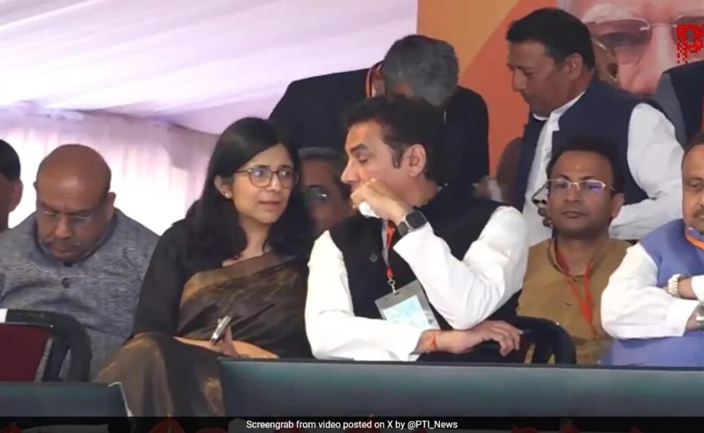 AAP की स्वाति मालीवाल ने रेखा गुप्ता के रूप में मुख्यमंत्री के रूप में शपथ ली के रूप में देखा AAP की स्वाति मालीवाल ने रेखा गुप्ता के रूप में मुख्यमंत्री के रूप में शपथ ली के रूप में देखा