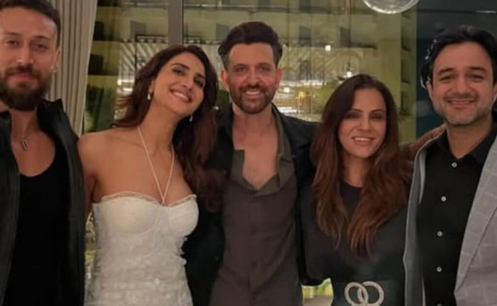 ए युद्ध पुनर्मिलन: ऋतिक रोशन, टाइगर श्रॉफ, वनी कपूर में रोशंस सफलता पार्टी