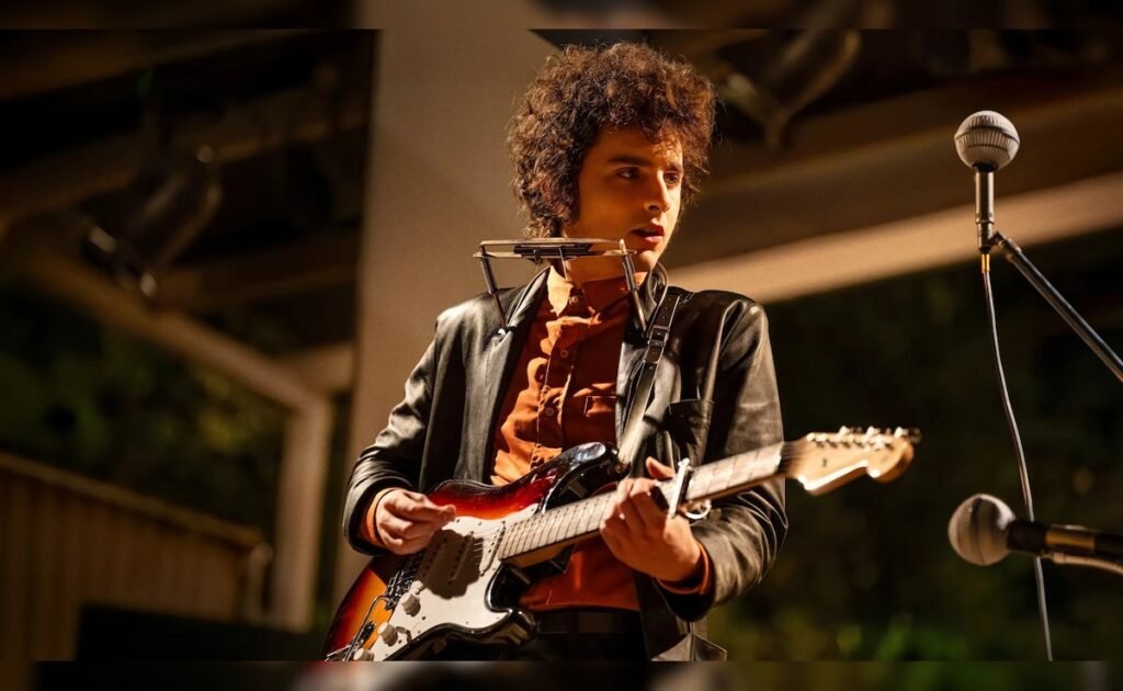 एक पूर्ण अज्ञात समीक्षा: बॉब डायलन के टिमोथी चेलमेट का चित्रण असाधारण से कम नहीं है एक पूर्ण अज्ञात समीक्षा: बॉब डायलन के टिमोथी चेलमेट का चित्रण असाधारण से कम नहीं है