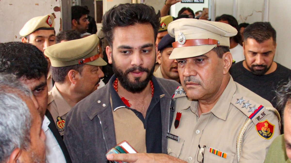 एल्विश यादव का दावा है कि जयपुर पुलिस ने उसे शूट के लिए बचा लिया, 'नकली' वीडियो पर दायर किया