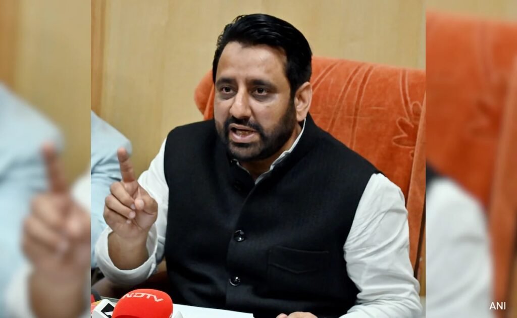 कथित पोल कोड उल्लंघन पर AAP के अमानतुल्लाह खान के खिलाफ मामला कथित पोल कोड उल्लंघन पर AAP के अमानतुल्लाह खान के खिलाफ मामला