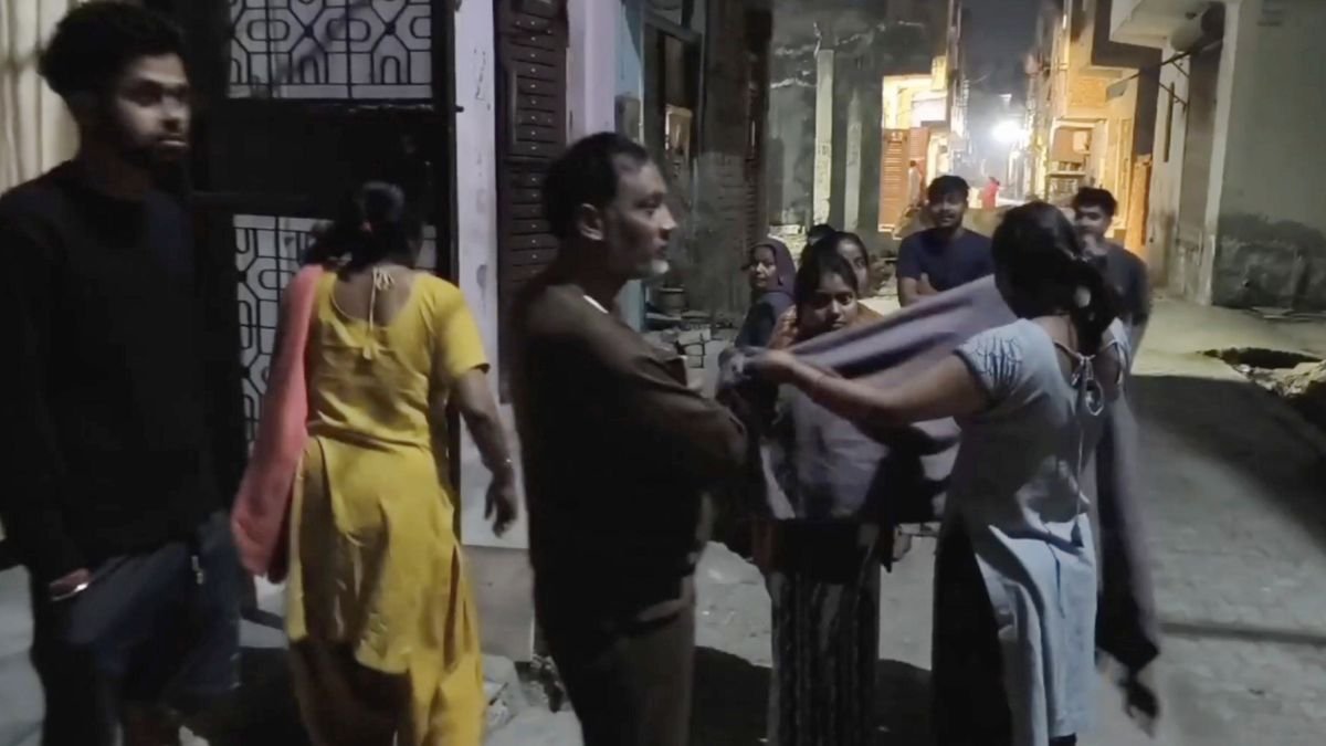 दिल्ली-एनसीआर भूकंप: 'ऐसा लगा जैसे पुल या कुछ ढह गया', लोग 4 जोल्ट पर प्रतिक्रिया करते हैं वीडियो