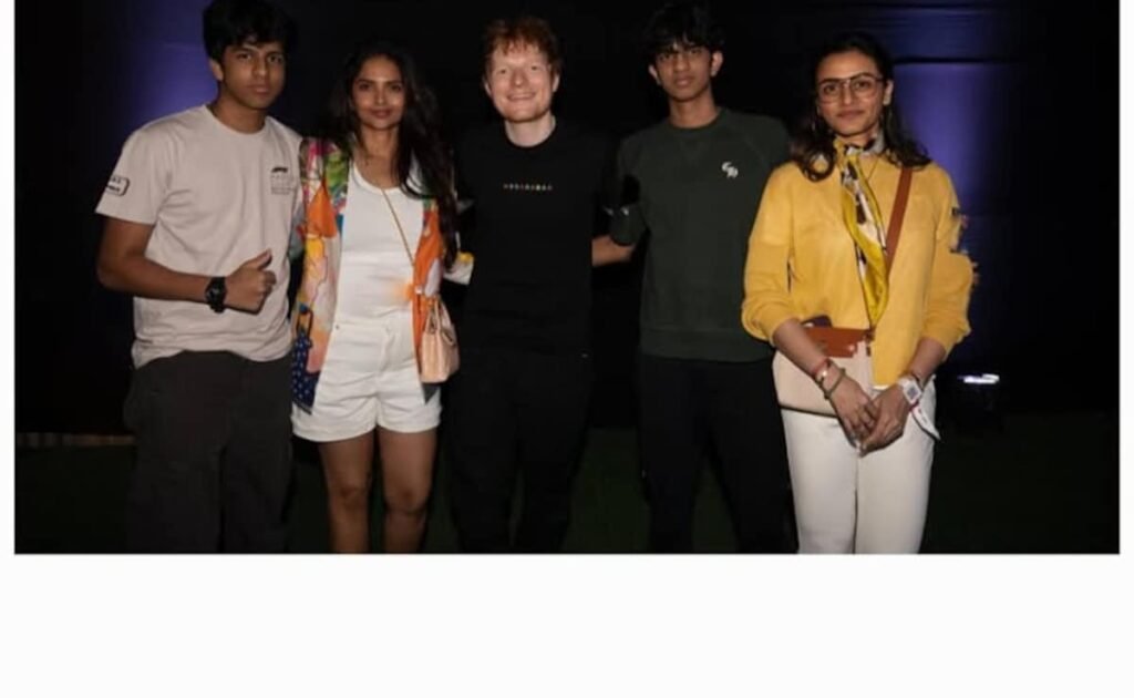 नामराता शिरोदकर ने एड शीरन के हैदराबाद कॉन्सर्ट से बेटी सितारा के साथ तस्वीरें साझा कीं नामराता शिरोदकर ने एड शीरन के हैदराबाद कॉन्सर्ट से बेटी सितारा के साथ तस्वीरें साझा कीं