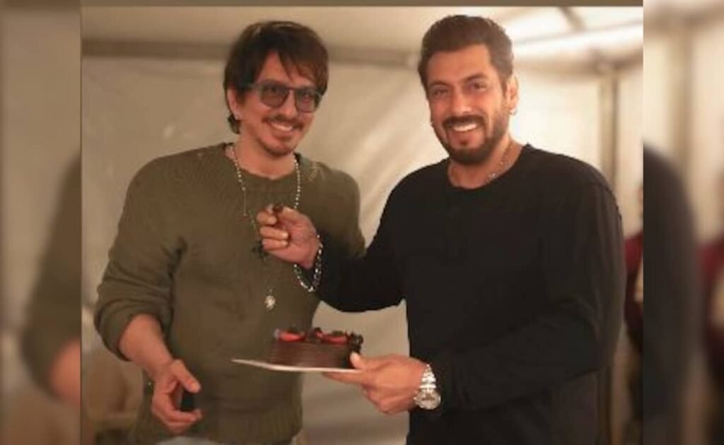 निर्देशक साजिद नादिदवाला के लिए सलमान खान का जन्मदिन की शुभकामनाएं। बोनस – सिकंदर पोस्टर रिलीज की तारीख निर्देशक साजिद नादिदवाला के लिए सलमान खान का जन्मदिन की शुभकामनाएं। बोनस - सिकंदर पोस्टर रिलीज की तारीख