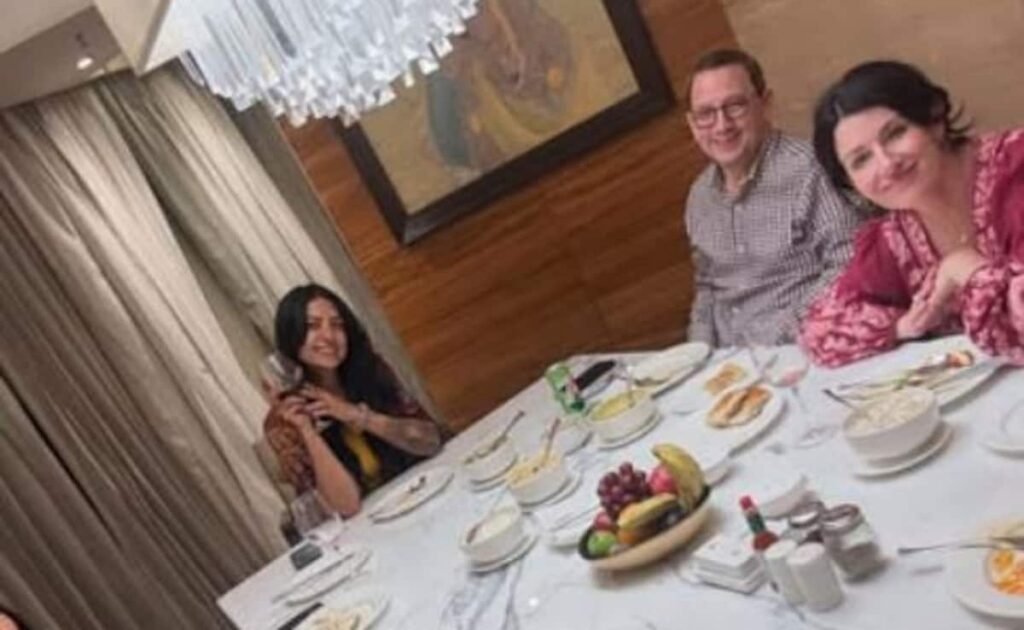 प्रियंका चोपड़ा से पिक्स साझा करते हैं शदी का घर भाई की शादी से आगे प्रियंका चोपड़ा से पिक्स साझा करते हैं शदी का घर भाई की शादी से आगे