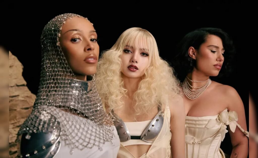 ब्लैकपिंक लिसा का नया सिंगल फिर से जन्मे  एक ऑल-गर्ल्स अफेयर है। बोनस - डोज कैट और रे