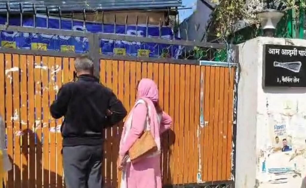 वीडियो: AAP के कार्यालय के दरवाजे अरविंद केजरीवाल के रूप में बंद, मनीष सिसोडिया हार्टली हारें