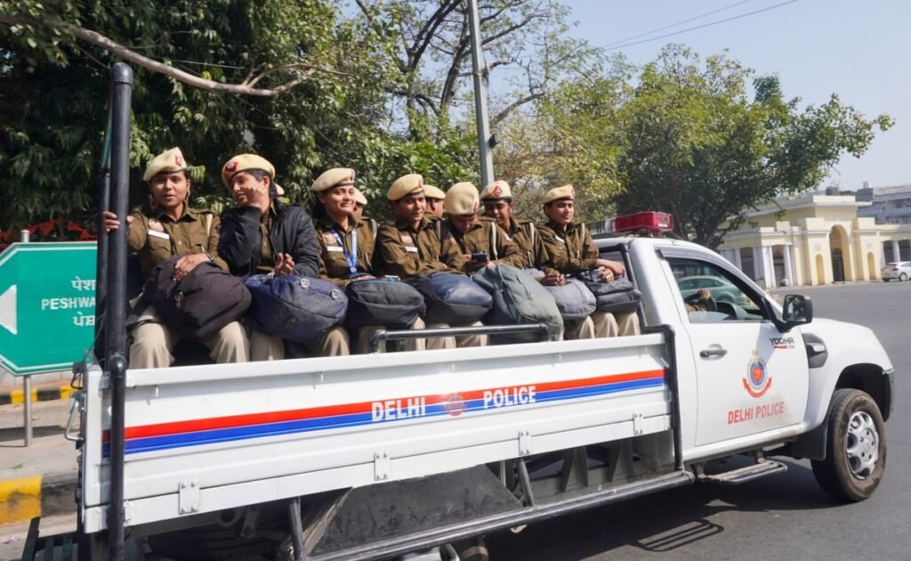 सीसीटीवी दो हत्याओं को 6 किमी अलग करता है, दिल्ली पुलिस ने 13 घंटे में किशोर अभियुक्त को पकड़ लिया