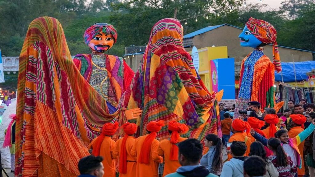 सूरजकुंड मेला 2025 आज शुरू करने के लिए, दिल्ली मेट्रो 17-दिवसीय शिल्प मेले के लिए टिकटों की बिक्री शुरू करता है सूरजकुंड मेला 2025 आज शुरू करने के लिए, दिल्ली मेट्रो 17-दिवसीय शिल्प मेले के लिए टिकटों की बिक्री शुरू करता है