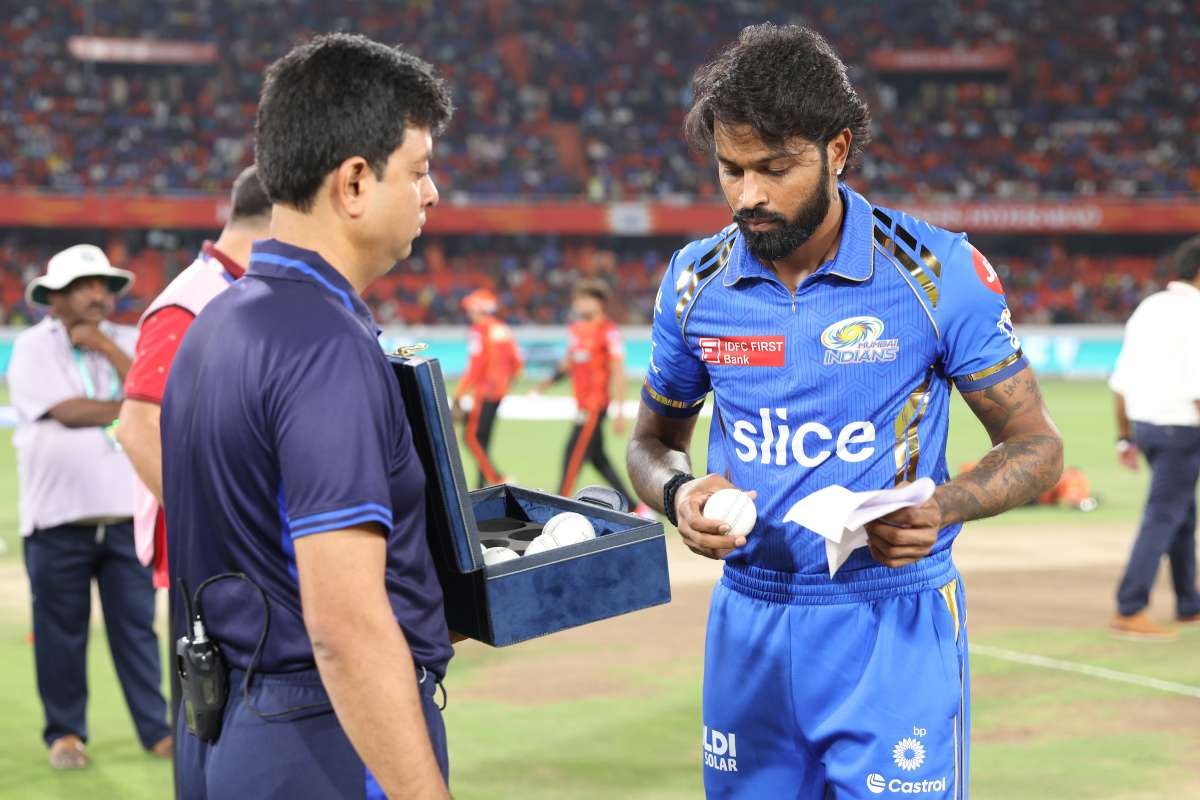 आईपीएल 2025: बीसीसीआई सीजन के दौरान शाम के मैचों में ओस कारक का मुकाबला करने के लिए प्रमुख नियम बदलता है