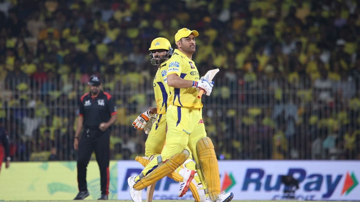 इंग्लैंड के पूर्व क्रिकेटर ने चेन्नई में आरसीबी ड्रबिंग के बाद एमएस धोनी की बल्लेबाजी की स्थिति पर सवाल उठाया