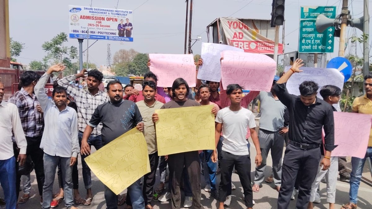 उत्तराखंड: दलित टिप्पणी, खनन नीतियों पर सांसद त्रिवेंद्र रावत के खिलाफ हरिद्वार में विरोध प्रदर्शन