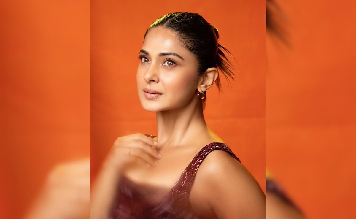 जेनिफर विंगेट इस बात पर कि वह किसी को डेट पर कैसे प्रभावित करती है: "एक बहुत ही दिलचस्प बातचीत करके"
