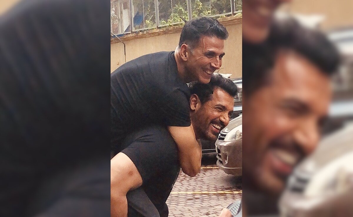 जॉन अब्राहम एक कॉमेडी फिल्म के लिए अक्षय कुमार के साथ फिर से जुड़ने पर: "हम बातचीत कर रहे हैं"
