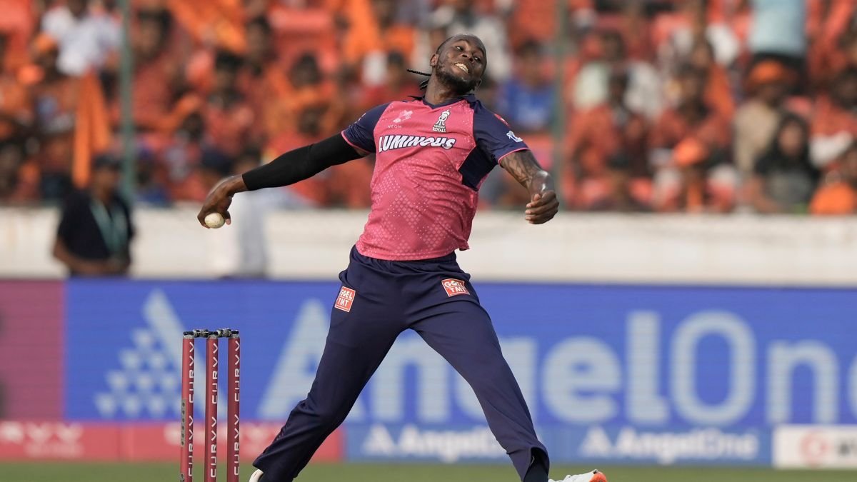 जोफरा आर्चर IPL 2025 में SRH ड्रबिंग के बाद अवांछित रिकॉर्ड रजिस्टर करता है