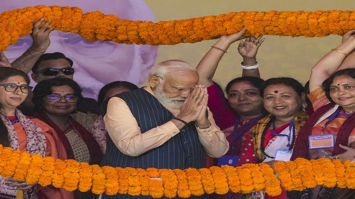 पीएम मोदी महिला दिवस पर शुभकामनाएं देते हैं: 'हम अपनी नारी शक्ति को झुकते हैं'