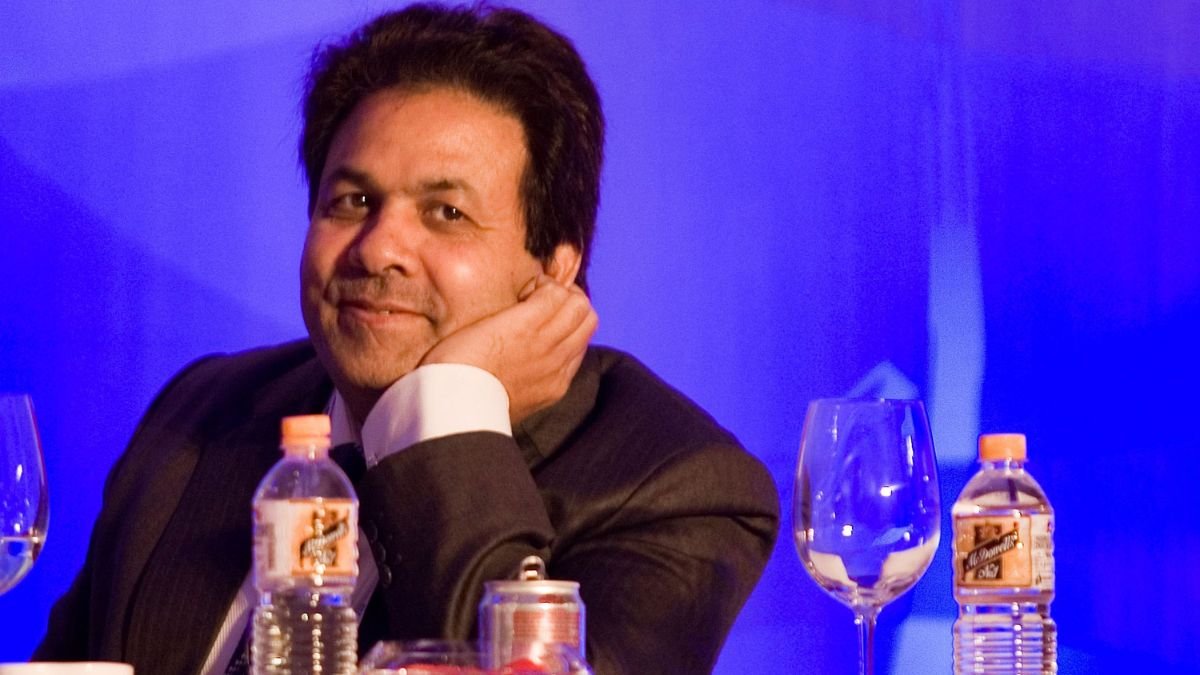 बीसीसीआई के उपाध्यक्ष राजीव शुक्ला सेमीफाइनल देखने के लिए पाकिस्तान की यात्रा करते हैं, पीसीबी के अधिकारियों द्वारा बधाई दी गई