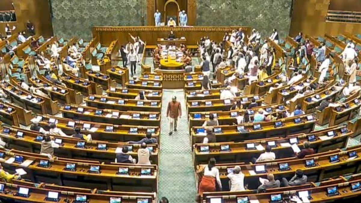 भाजपा सभी लोकसभा सांसदों के लिए 'तीन-लाइन व्हिप' जारी करता है