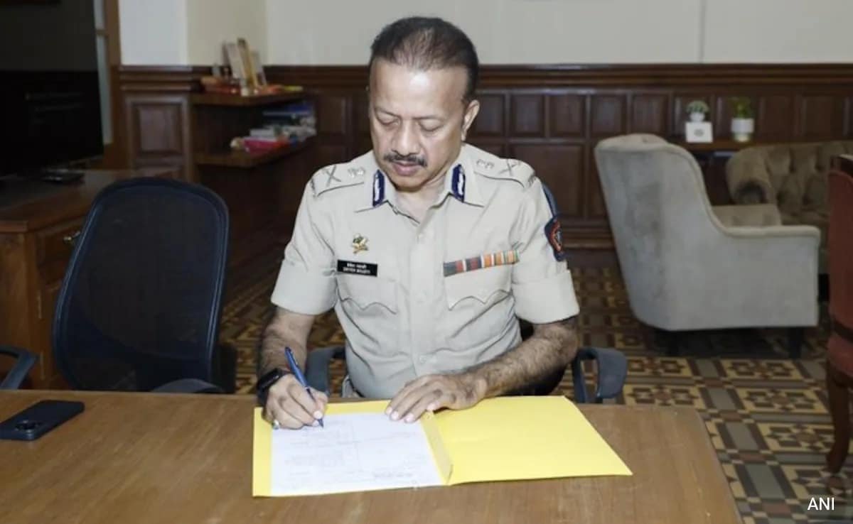 26/11 अटैक जांच के पीछे IPS अधिकारी मुंबई पुलिस प्रमुख के रूप में कार्यभार संभालते हैं